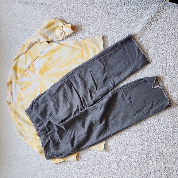 Secret Treasures tie dye lounge wear sweatshirt and cropped sweatpants - Picture 1 of 8